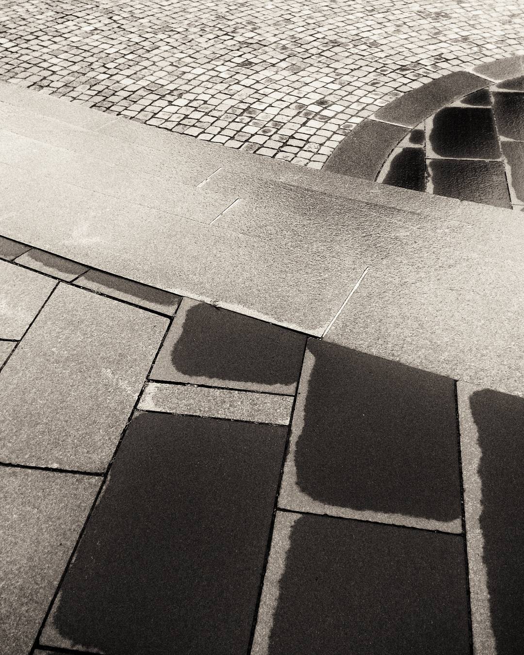 #blackandwhite #ulefonearmor #lines #abstractart #abstract #instaminimal #instablackandwhite #instablackandwhitepic #instaabstract #phonography #phonegraphy #phonesnap
