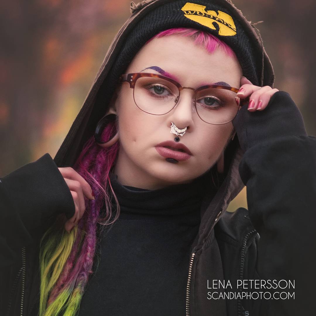 Shot some outdoor pics with alt model Ninjah #outdoorportraits #ig_fall #ig_portrait #alt #altmodel #portrait #photography #swedenmodels #alternative #piercing #tattoo #bestportraits #portraitoftheday #portraiture @modelcitizenmedia @ninjahasker
