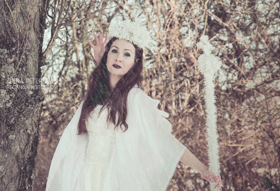 #fairytalephotography #fairytailphotoshoot #winterwonderland #snow #narnia #snowqueen #fantasyphotoshoot #sweden #winter #reusedweddingdress #reusedchristmasdecor #photographer #model #actor @gordanamarjanovic