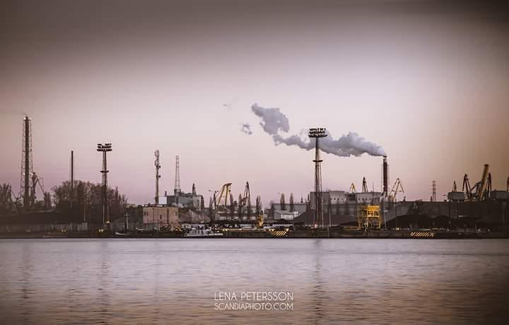 #harbour #portgdansk #waterfront #water #waterreflection #industry #ship #factory #gdansk #poland #europe