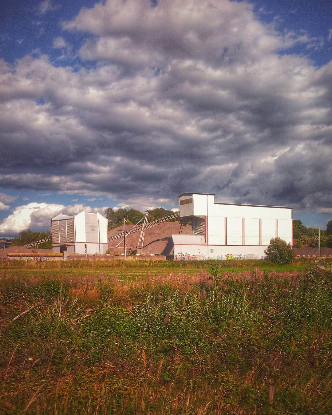 #roadtrip #trainride #trainrides #viewfromtrain #phonography #travel #ulefonearmor #europe #snapseed #ig_europe #ig_travel